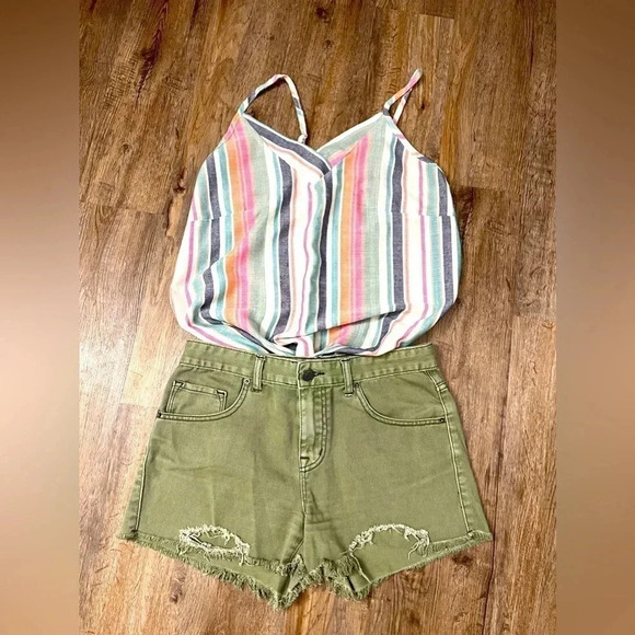 BDG distressed shorts and Tank Top Outfit - Picture 1 of 16